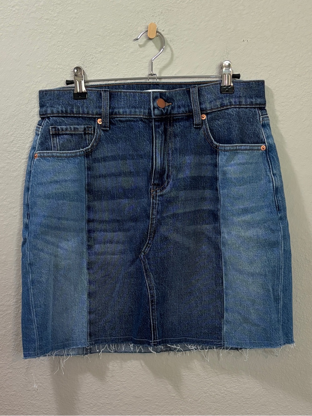 Evereve Two Tone Raw Hem Reworked Denim Skirt Size 29 NWT - Picture 3 of 9